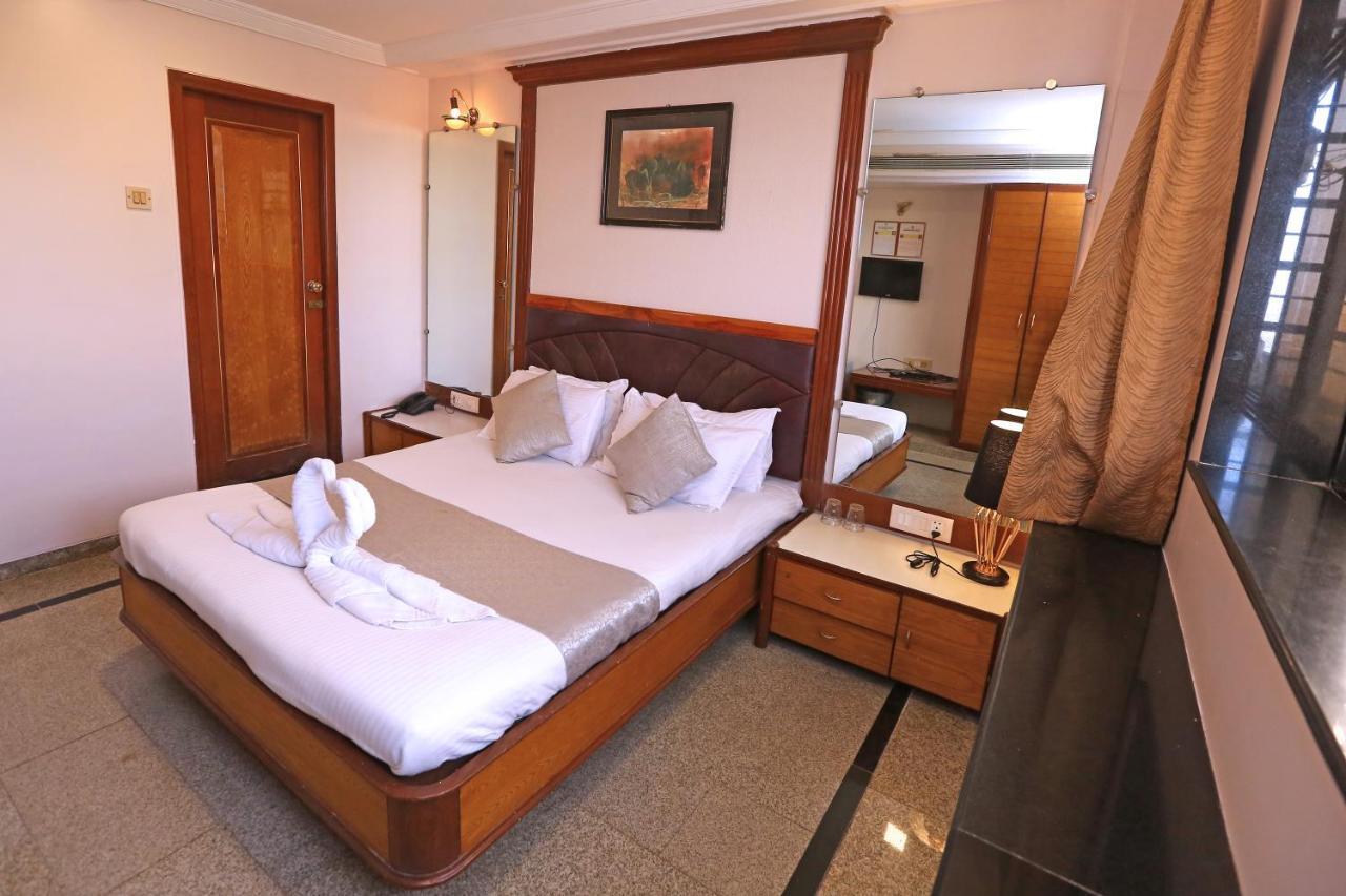 Gulf Hotel Bombay Eksteriør billede